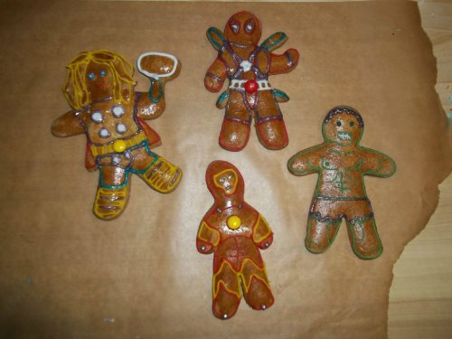 daily-superheroes:  Gingerbread Marvel Heroeshttp://daily-superheroes.tumblr.com/