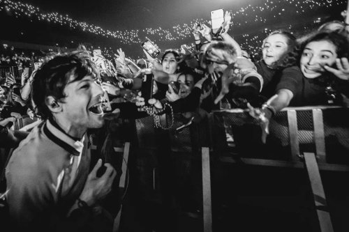 louistomlinsoncouk: Louis on stage in Montevideo, Uruguay (by Mauricio Rodriguez) - 24/5