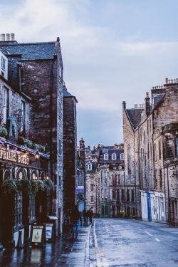 heidruna:definitelydope: EdinburghBy Daniel Farò   Loove this city &lt;3