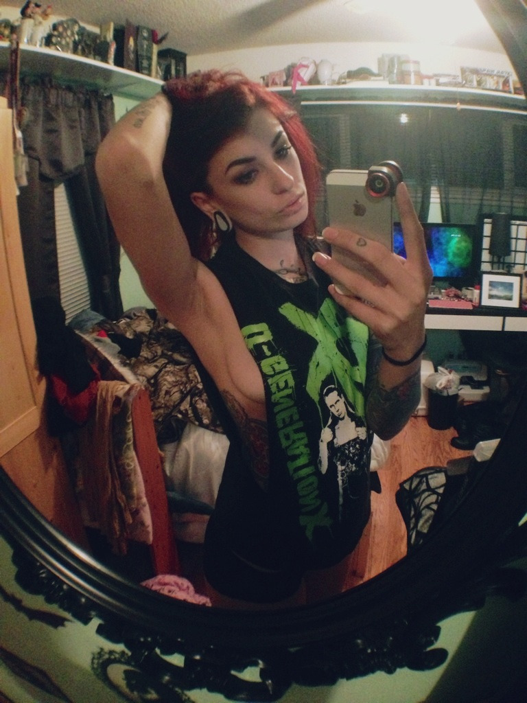 tristyntothesea:  How ‘bout that side boob? Huh? That turn you on? Well, it shouldn’t,