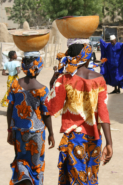 zosia24: Colourful women in Mali by Karin.Lakeman on Flickr.