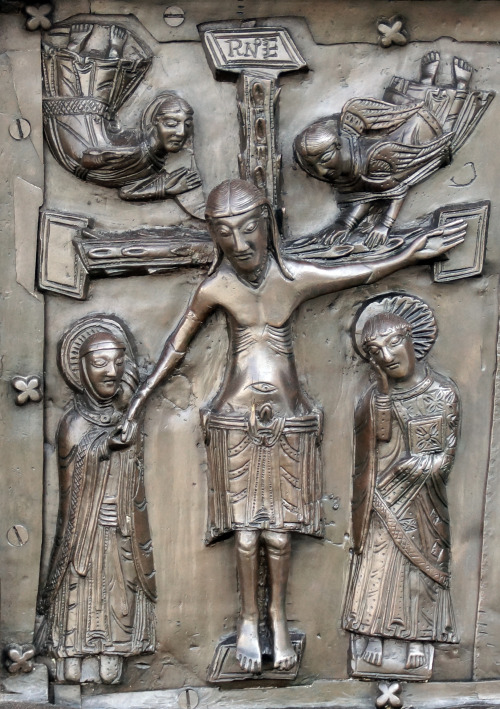 speciesbarocus:The Crucifixion.The gates of the Cathedral of St. Sophia, Novgorod.> Photo: Sergei