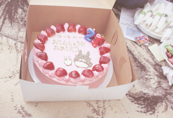 kyeoptea:  Birthday Cake (by Courtney James