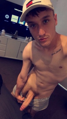 cumloverguy:  I’d swallow that cock and his load