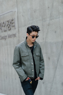 koreanmodel:  Streetstyle: Lee Ui Soo at Fall 2015 Seoul Fashion Week shot by Alex Finch  