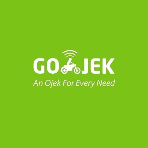 Di hari pertempuran demo Taksi vs. Gojek, saya menginstall dan menggunakan fasilitas gojek untuk pertama kalinya karena kebutuhan mendesak dan mendadak pagi ini. Tidak tahu menahu, menyimak berita ternyata di Jakarta mereka sedang bertempur. Alangkah