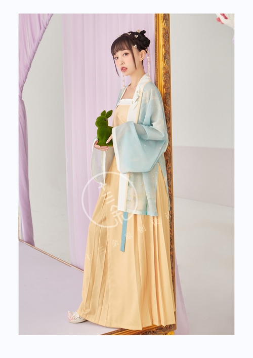 hanfu-asks: Hanfu by 十三余 小豆蔻儿 West Lake Dragon Girl-Store Memorial [西湖龙女-实体店纪念款] Part of Shi San Yu