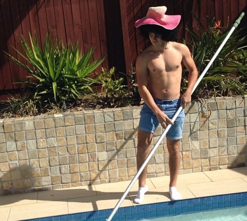 come clean my pool naughtyhotaussieguys.tumblr.com