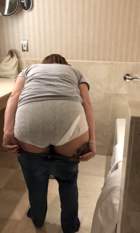 cookiewasdeleted:Heading out for the day, can you tell she’s padded?