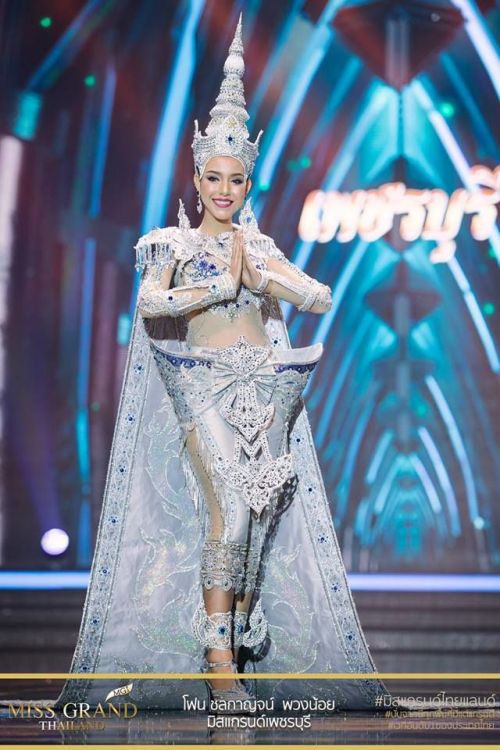 Miss Grand Thailand, 20171-3. Miss Rayong as a dragon horse8-9. Miss Bueng Kan as king of nagas