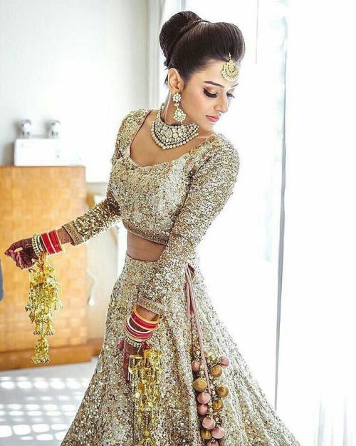  Stunning bridal wear. The perfect look for the wedding day Photo @shadesphotographyindia 