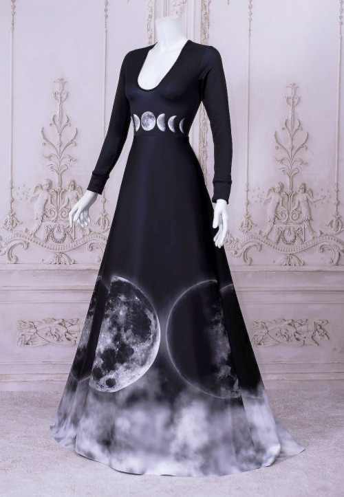 Favourite Designs: Wulgaria Various ‘Gothic’ Gowns [x] [x] [x]