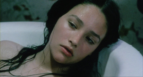 glowhed: winoda: ozu-teapot: All The Right Noises - Gerry O’Hara - 1971 Olivia Hussey god she&