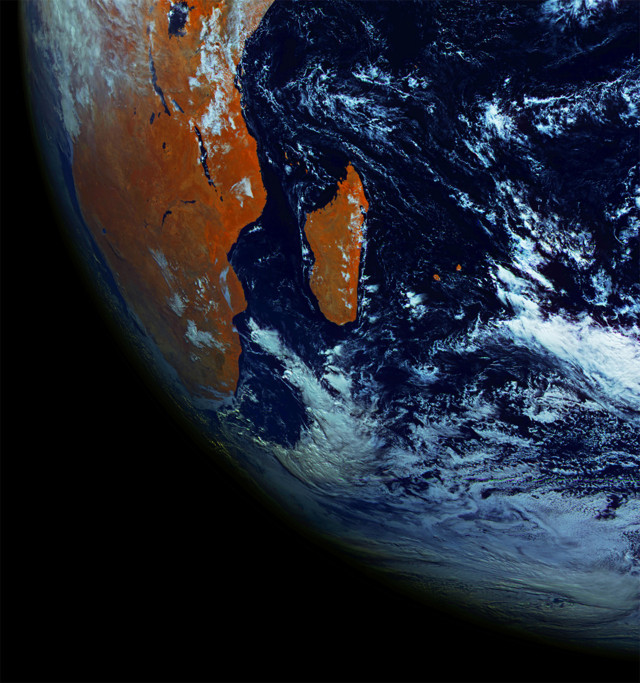 travelingcolors:The Highest-Resolution Photograph of Planet Earth ever taken.