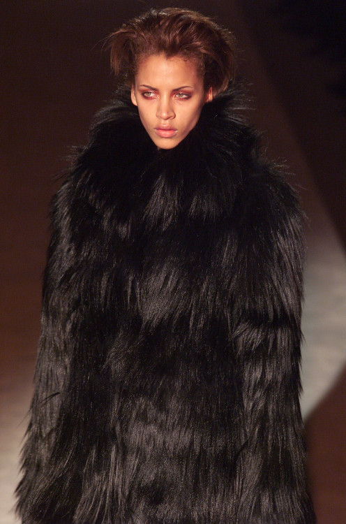 lelaid:Noemie Lenoir at Gucci F/W 2001