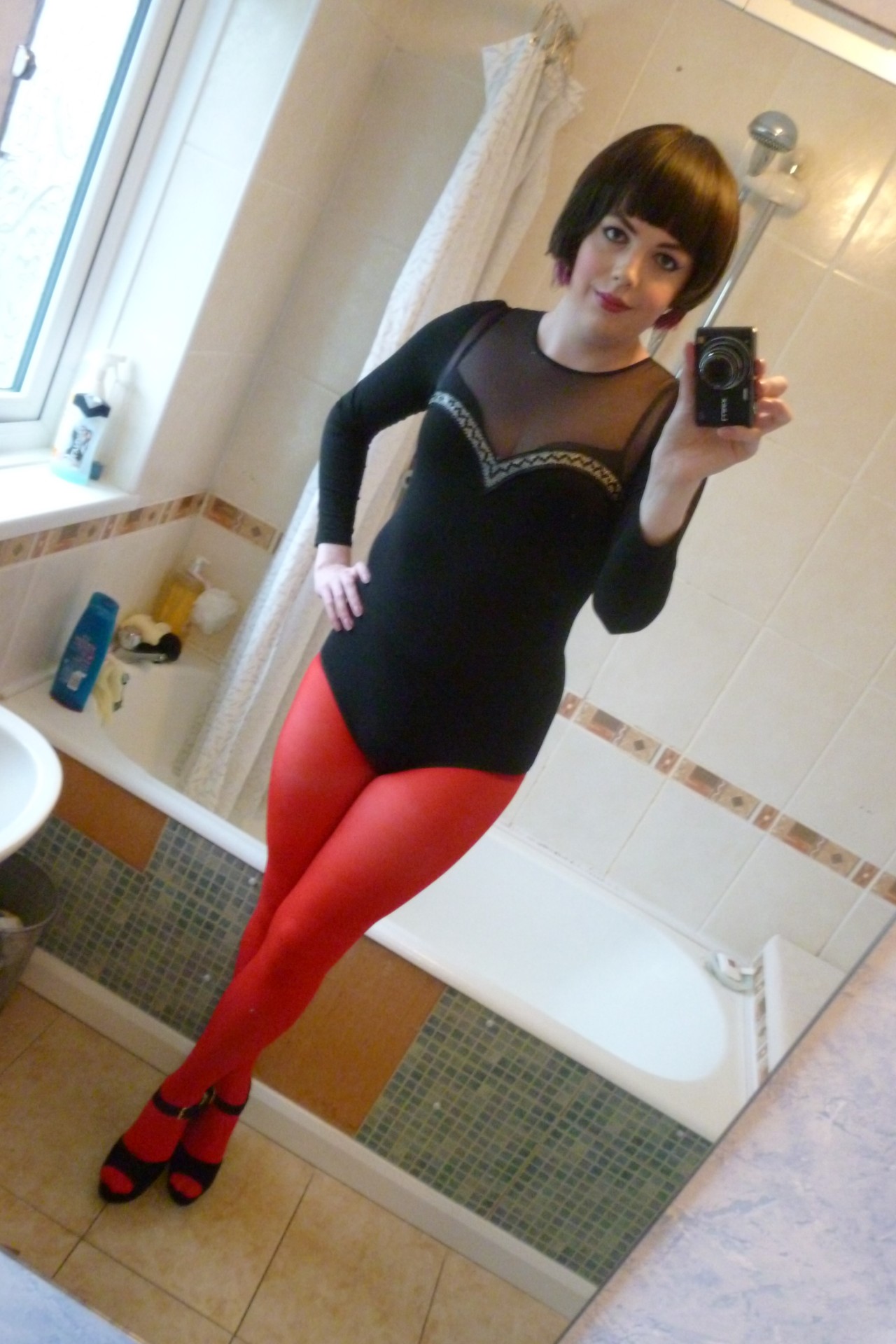 lucy-cd:  PicturesBodysuit looks great with the short wig, so cute &lt;3