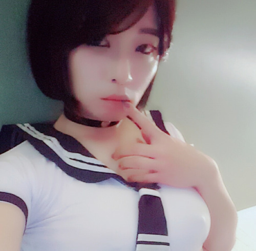 lovelyhsr: 노브라 교복 ㅋㅋ 교복은 이렇게 입는거짓