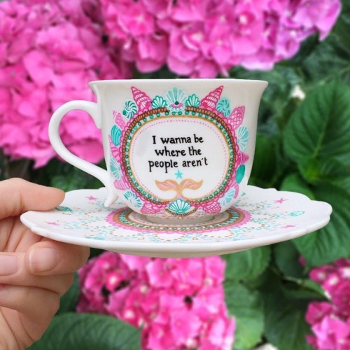 sosuperawesome: Hand Painted Teacups & Saucers and Mugs by Sydonie Baldissera on Etsy  See our ‘mugs’ tag   Follow So Super Awesome: Facebook • Pinterest • Instagram 