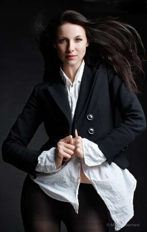 themusicsweetly: balfyoddlyeager:  Caitriona Balfe photograhed by Michael Bernard (2011) (X/X)  *is 
