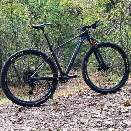 glorycycles: Most new mountain bikes are dual suspension but there is still a place for the hardtail