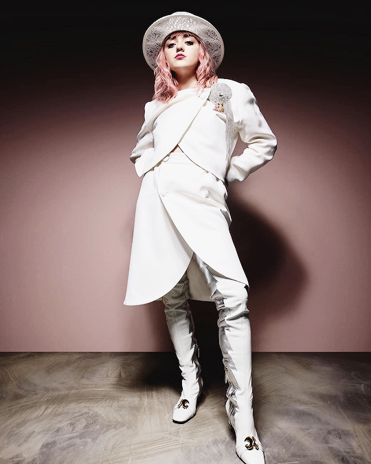 lustingmoon:  thronescastdaily: Maisie Williams Photographed by John Rankin Waddell