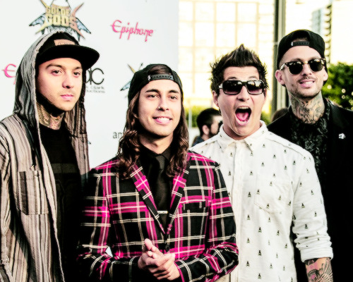joshdunh:  Pierce the Veil at the Revolver Golden God Awards (x) 