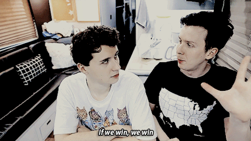 pinoffs:how to play a round of dan vs phil