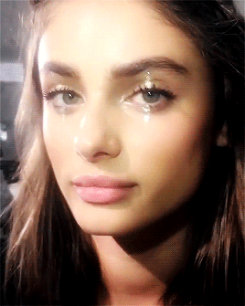 taylorsmariehill:Taylor Hill backstage at Anna Sui S/S18.
