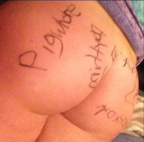 awillingslaveforyou: Body writing on its ass. 2