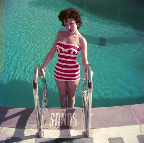 fawnvelveteen:Mara Lane in a striking red and white striped bathing costume at the Sands Hotel, Las Vegas, 1954. (Photo by Slim Aarons)
