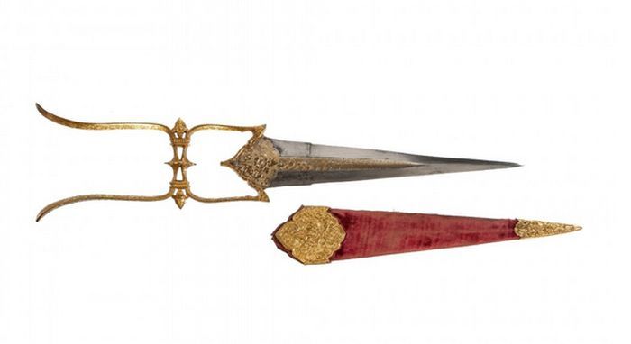 art-of-swords:  Indian (Kutch) Gold-Plated Katar Dated: 19th century Measurements: