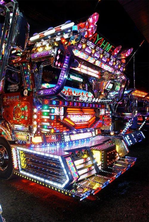 odditiesoflife:  The Amazing Dekotora Trucks of Japan Covered in chrome and gleaming