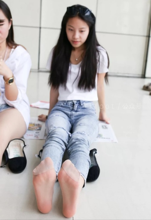 chinesefootfetish: cute feet model