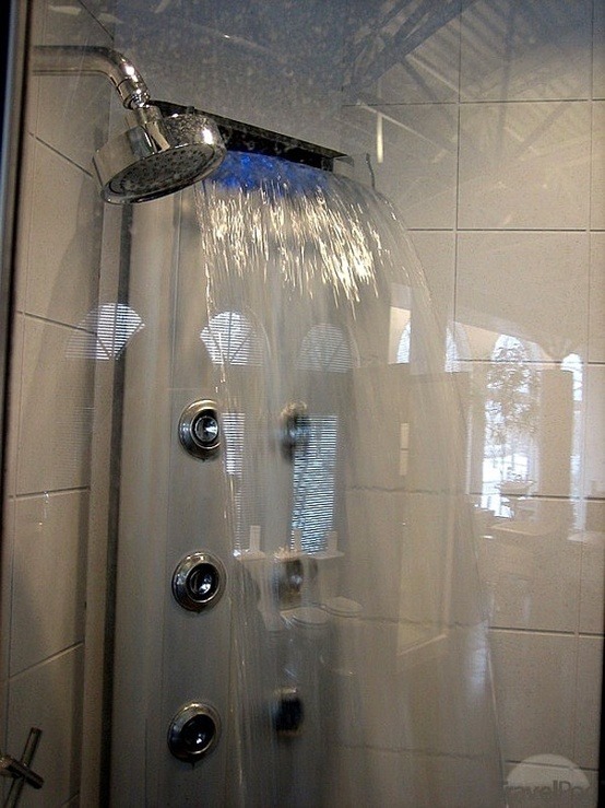 ambernylecrocodile:  rootsmyroots:  i have a way higher standard for showers now