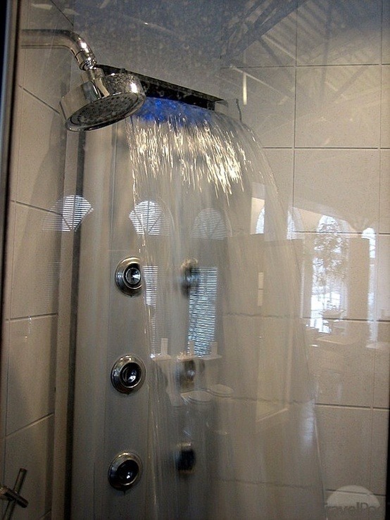 ariestar2000s:   hippiesandgypsies:  This is fucking shower porn.  The first one..