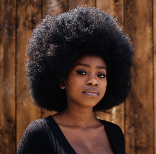 blacknaturals:   ♕   atmyisolation | by   Aiden SXWKS  