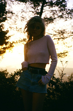 gold-ens:  maroon-moon:  oh-sky: Sky Ferreira by Grant Singer  Muse  Love 