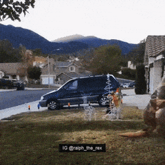 blondebrainpower:Breaking News: T-Rexy Gang Attacks Holiday Inflatables, Citizens Fight Back