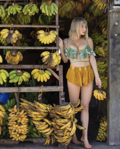 a-cleanlook2-deactivated2020060:Sara Jean Underwood 