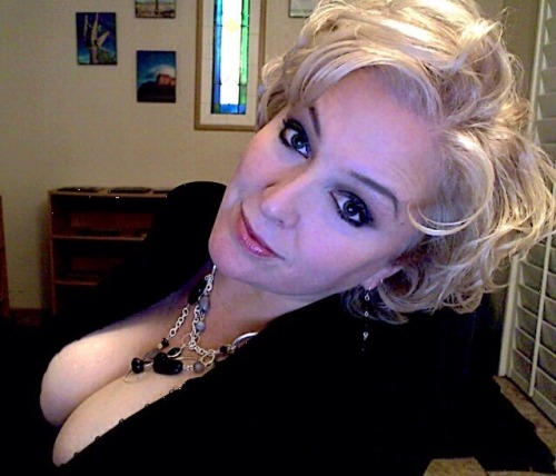 annawestmilf1: Do I make your balls ache?  #Mega MILF Anna West