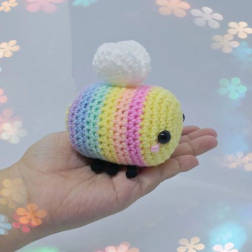 A custom made Pastel Rainbow Pride Bee ️‍ What&rsquo;s the difference from my usual Pastel R