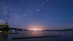 gornergrat:The Milky Way rising over Flathead Lake Oh my god 
