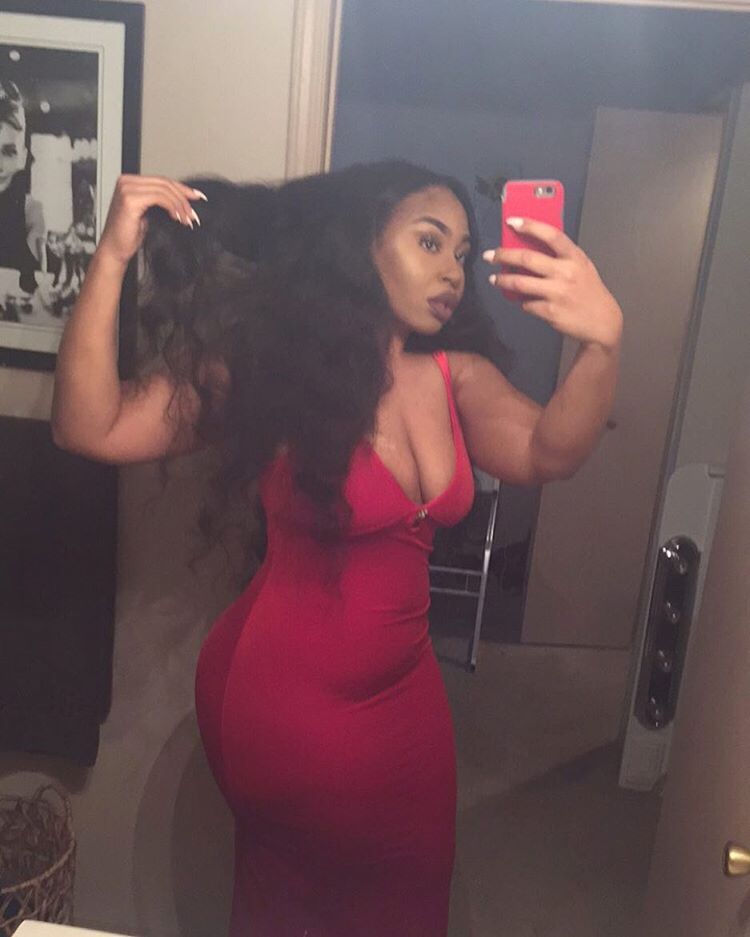 yanieredd:  I’ve worn this dress before but it looks so different now! Thanks to