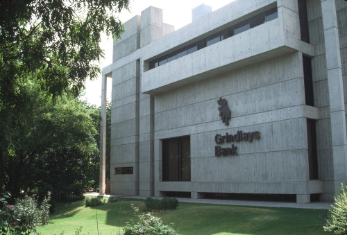 Grindlays Bank in Islamabad by Pakistani architect Anwar Said in 1984 (photographed in 1987 by Kazi 