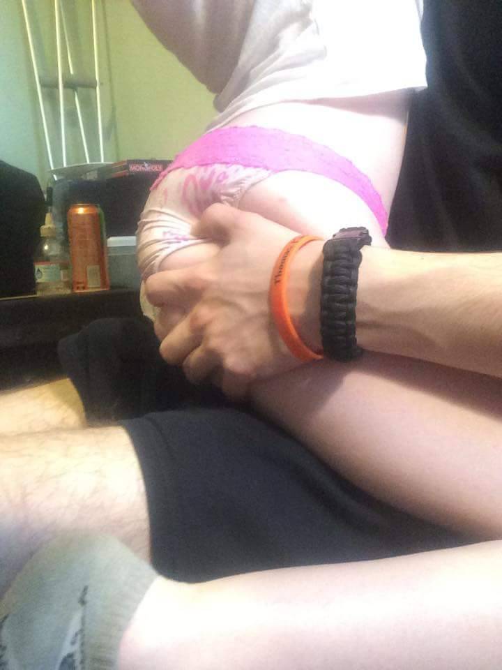 bootyking:  He touched the butt hehe🙈Submitted by kuntttklawsssHe’s lucky to