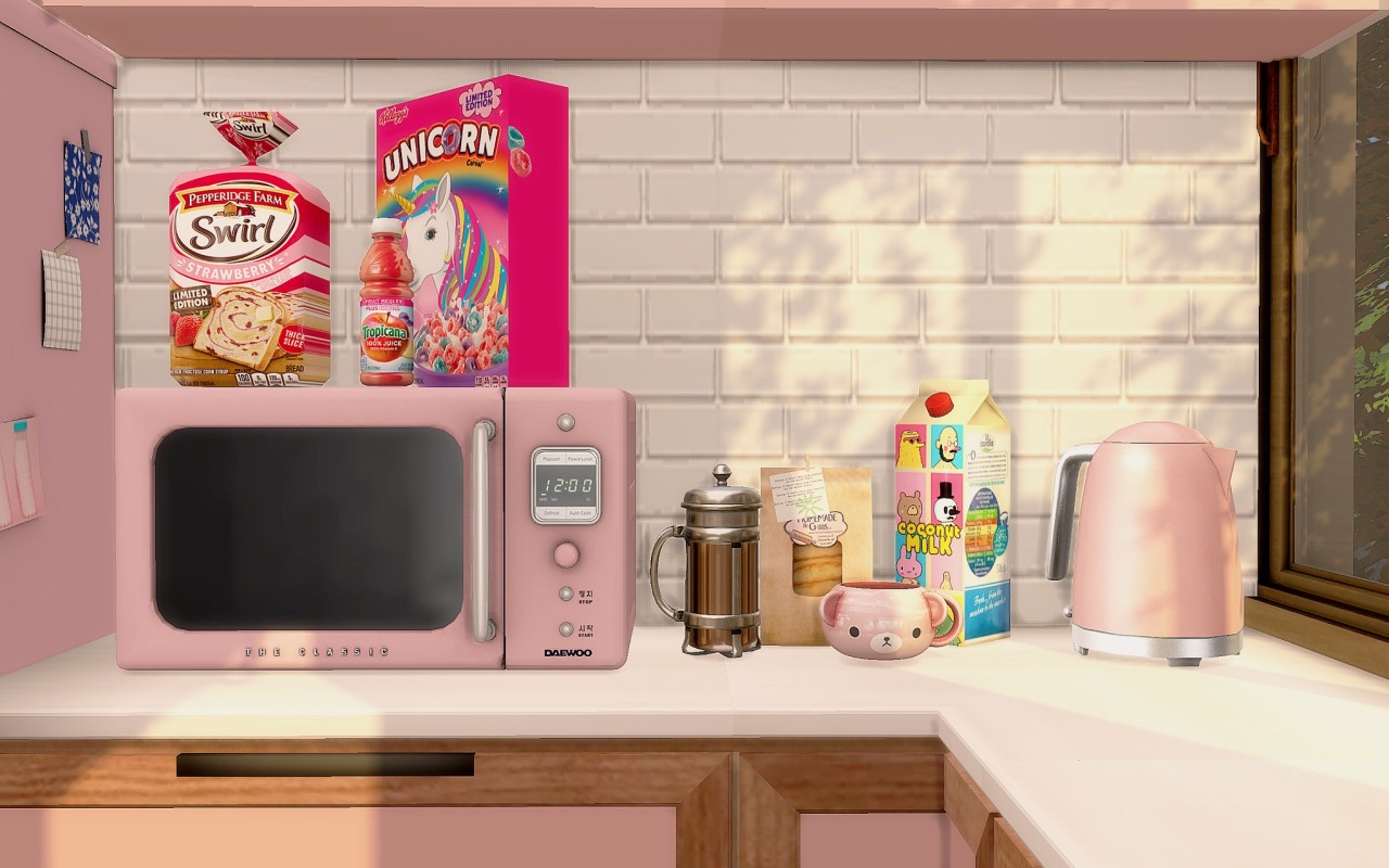 Finally organized my pink kitchen! Update i found a pink microwave  aaaahhh!!! Check my ig stories #feelingproductive #pink #pink #kitchen 💖