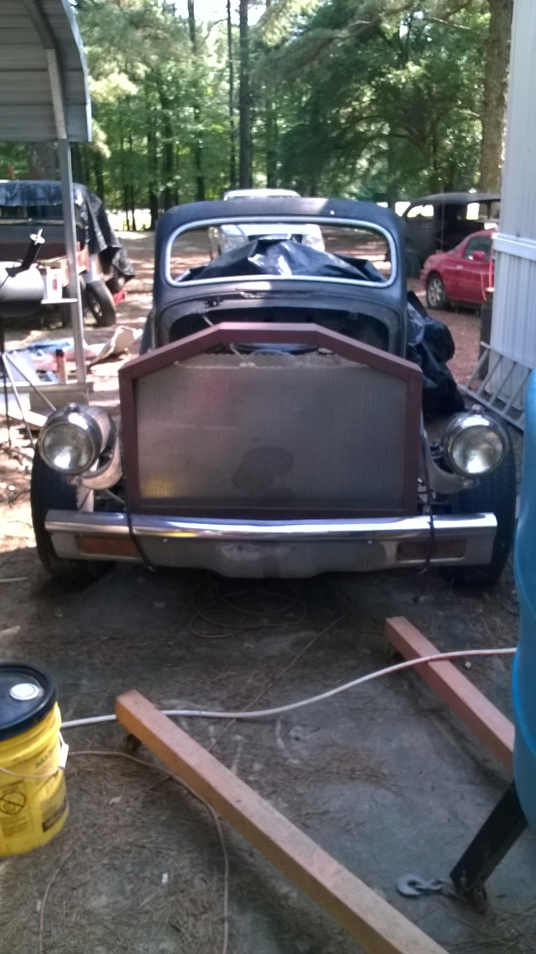 fullmetalkustoms:  This a friend of mines rat rod build. 