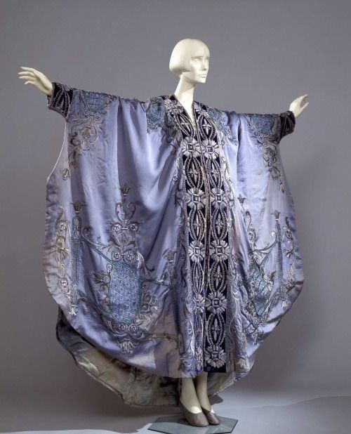 blondebrainpower:  Kimono-style négligée from the first quarter of the 20th century. Galleria del Costume di Palazzo Pitti