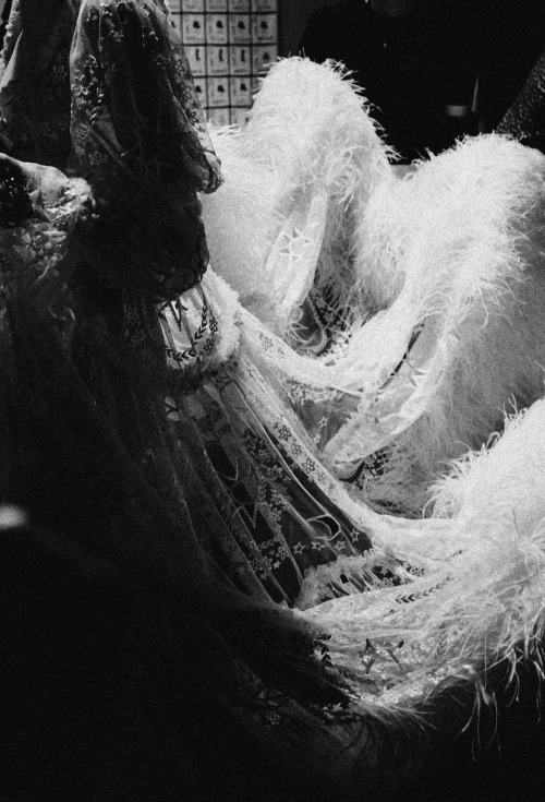virare:  Backstage at Alexander McQueen Fall/Winter 2014 shot by Nathan Hudson Jenkins