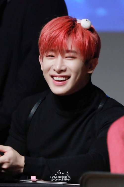 daily-monsta-x: Friday:Wonho at the Geondae fansignPhoto credit: Everblooming